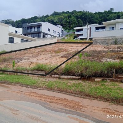 Terreno Comercial/Residencial com 360m², no bairro Forquilhas em São José