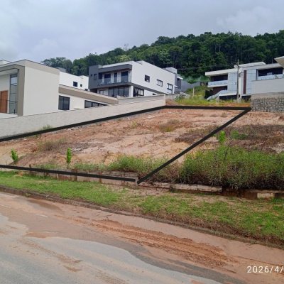 Terreno Comercial/Residencial com 360m², no bairro Forquilhas em São José