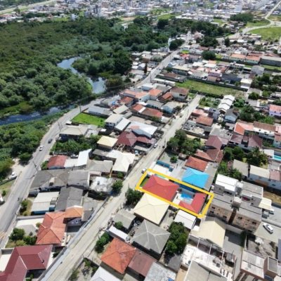 Casa Residencial com 194m², 3 quartos, 1 suíte, 3 garagens, no bairro Barra Do Aririú em Palhoça