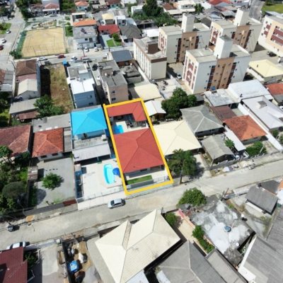 Casa Residencial com 194m², 3 quartos, 1 suíte, 3 garagens, no bairro Barra Do Aririú em Palhoça
