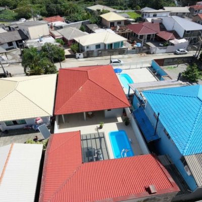Casa Residencial com 194m², 3 quartos, 1 suíte, 3 garagens, no bairro Barra Do Aririú em Palhoça