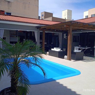 Casa Residencial com 194m², 3 quartos, 1 suíte, 3 garagens, no bairro Barra Do Aririú em Palhoça