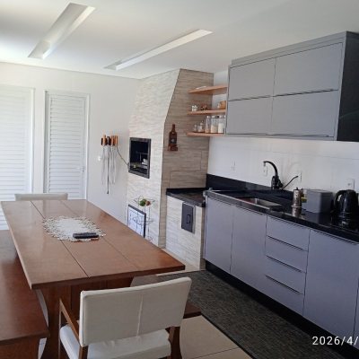 Casa Residencial com 194m², 3 quartos, 1 suíte, 3 garagens, no bairro Barra Do Aririú em Palhoça
