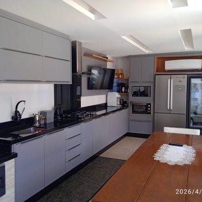 Casa Residencial com 194m², 3 quartos, 1 suíte, 3 garagens, no bairro Barra Do Aririú em Palhoça