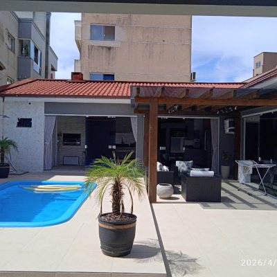 Casa Residencial com 194m², 3 quartos, 1 suíte, 3 garagens, no bairro Barra Do Aririú em Palhoça