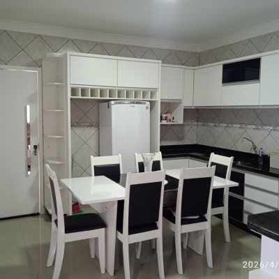 Casa Residencial com 194m², 3 quartos, 1 suíte, 3 garagens, no bairro Barra Do Aririú em Palhoça