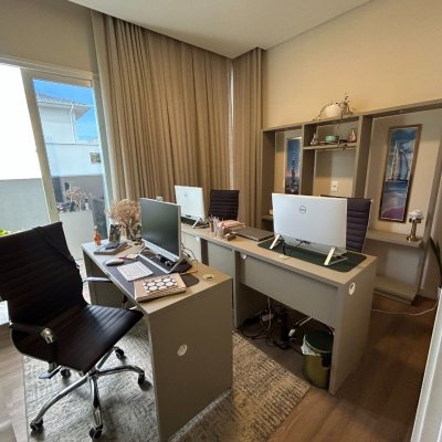 Casa Residencial com 278m², 5 quartos, 2 suítes, 4 garagens, no bairro Campeche em Florianópolis