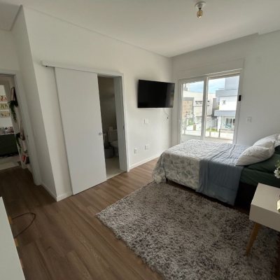 Casa Residencial com 278m², 5 quartos, 2 suítes, 4 garagens, no bairro Campeche em Florianópolis