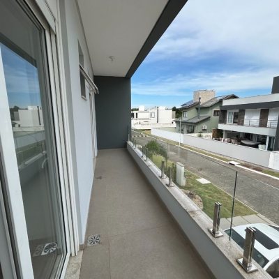 Casa Residencial com 278m², 5 quartos, 2 suítes, 4 garagens, no bairro Campeche em Florianópolis