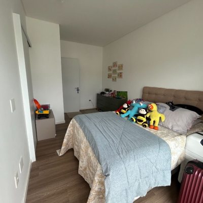 Casa Residencial com 278m², 5 quartos, 2 suítes, 4 garagens, no bairro Campeche em Florianópolis