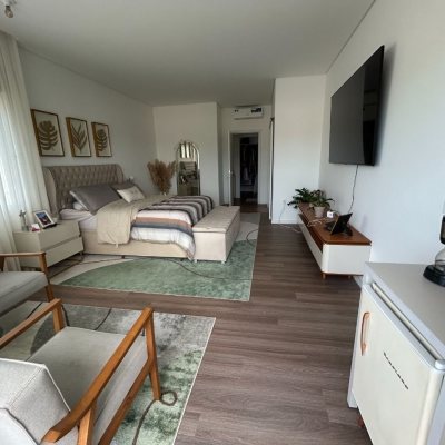 Casa Residencial com 278m², 5 quartos, 2 suítes, 4 garagens, no bairro Campeche em Florianópolis