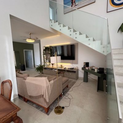 Casa Residencial com 278m², 5 quartos, 2 suítes, 4 garagens, no bairro Campeche em Florianópolis