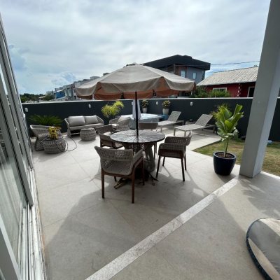 Casa Residencial com 278m², 5 quartos, 2 suítes, 4 garagens, no bairro Campeche em Florianópolis