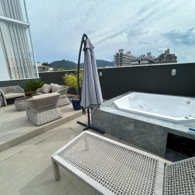 Casa Residencial com 278m², 5 quartos, 2 suítes, 4 garagens, no bairro Campeche em Florianópolis