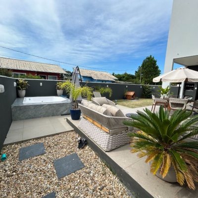 Casa Residencial com 278m², 5 quartos, 2 suítes, 4 garagens, no bairro Campeche em Florianópolis