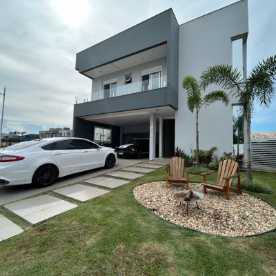 Casa Residencial com 278m², 5 quartos, 2 suítes, 4 garagens, no bairro Campeche em Florianópolis