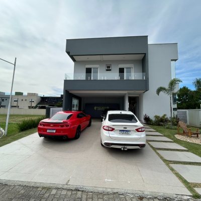 Casa Residencial com 278m², 5 quartos, 2 suítes, 4 garagens, no bairro Campeche em Florianópolis