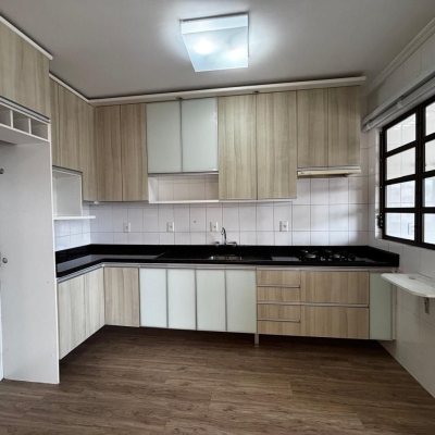 Apartamentos com 85m², 3 quartos (sendo 1 suíte), 2 garagens, no bairro Coqueiros em Florianópolis