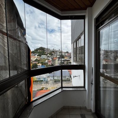 Apartamentos com 85m², 3 quartos (sendo 1 suíte), 2 garagens, no bairro Coqueiros em Florianópolis