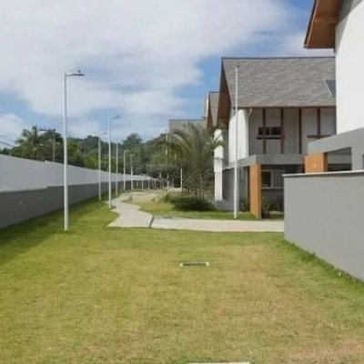 Casa em Condomínio com 117m², 3 quartos, 1 suíte, 2 garagens, no bairro Morro das Pedras em Florianópolis