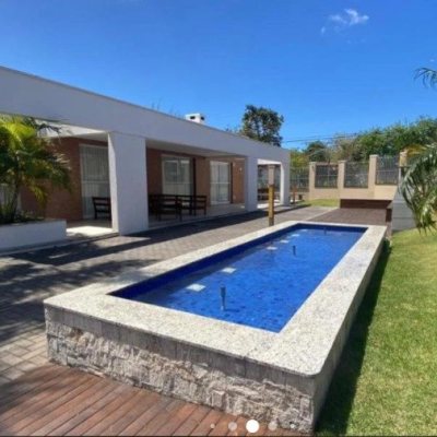 Casa em Condomínio com 117m², 3 quartos, 1 suíte, 2 garagens, no bairro Morro das Pedras em Florianópolis