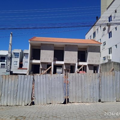 Sobrado Residencial com 72m², 2 quartos, 2 suítes, 1 garagem, no bairro Areias em São José