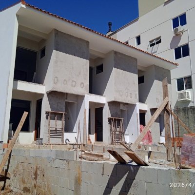 Sobrado Residencial com 72m², 2 quartos, 2 suítes, 1 garagem, no bairro Areias em São José