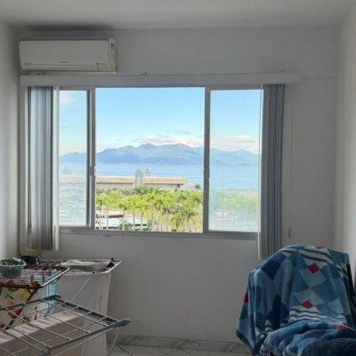Sala com 60m², no bairro Centro em Florianópolis