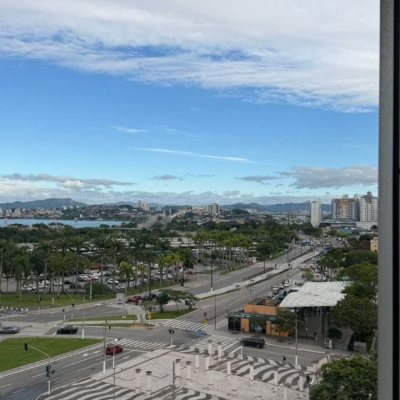 Sala com 60m², no bairro Centro em Florianópolis