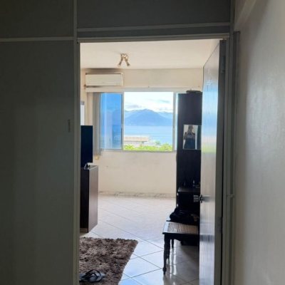 Sala com 60m², no bairro Centro em Florianópolis