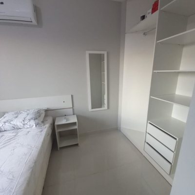 Apartamentos com 38m², 1 quarto, 1 garagem, no bairro Ponta Das Canas em Florianópolis