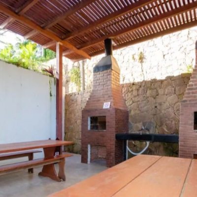 Apartamentos com 38m², 1 quarto, 1 garagem, no bairro Ponta Das Canas em Florianópolis