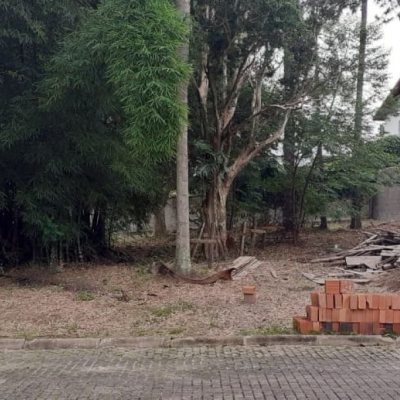 Terrenos Residenciais com 455m², no bairro Ratones em Florianópolis