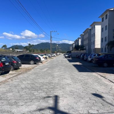 Apartamentos com 53m², 2 quartos, 1 garagem, no bairro Encruzilhada em Biguaçu