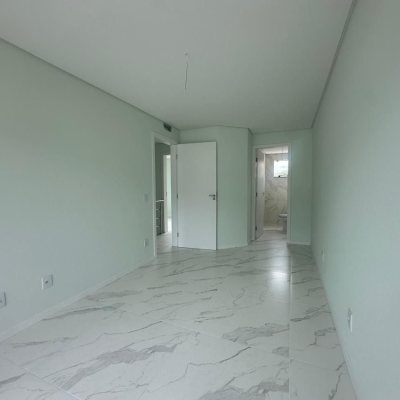 Sobrado Residencial com 145m², 3 quartos, 2 suítes, 2 garagens, no bairro Forquilhas em São José