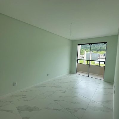Sobrado Residencial com 145m², 3 quartos, 2 suítes, 2 garagens, no bairro Forquilhas em São José