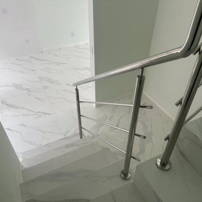 Sobrado Residencial com 145m², 3 quartos, 2 suítes, 2 garagens, no bairro Forquilhas em São José