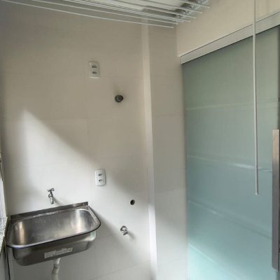 Apartamentos com 81m², 2 quartos, 1 suíte, 1 garagem, no bairro Coqueiros em Florianópolis