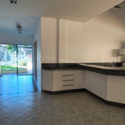 Apartamentos com 81m², 2 quartos, 1 suíte, 1 garagem, no bairro Coqueiros em Florianópolis