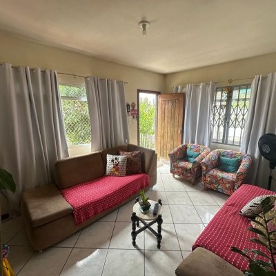 Casa Residencial com 175m², 6 quartos, 2 garagens, no bairro Agronômica em Florianópolis