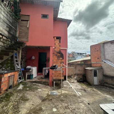 Casa Residencial com 175m², 6 quartos, 2 garagens, no bairro Agronômica em Florianópolis