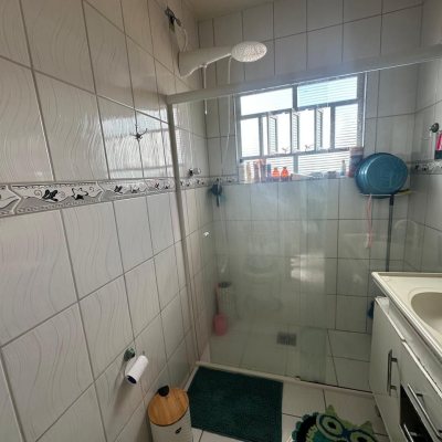Casa Residencial com 175m², 6 quartos, 2 garagens, no bairro Agronômica em Florianópolis