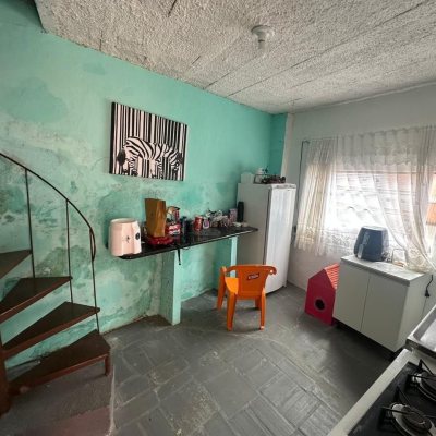 Casa Residencial com 175m², 6 quartos, 2 garagens, no bairro Agronômica em Florianópolis