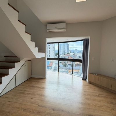 Cobertura com 148m², 3 quartos, 2 suítes, 2 garagens, no bairro Agronômica em Florianópolis