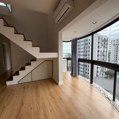 Cobertura com 148m², 3 quartos, 2 suítes, 2 garagens, no bairro Agronômica em Florianópolis