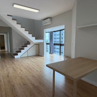 Cobertura com 148m², 3 quartos, 2 suítes, 2 garagens, no bairro Agronômica em Florianópolis
