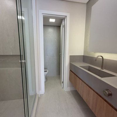 Cobertura com 148m², 3 quartos, 2 suítes, 2 garagens, no bairro Agronômica em Florianópolis