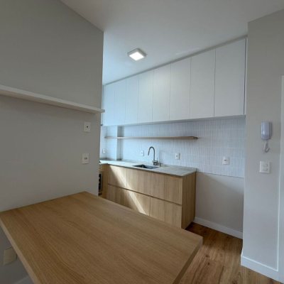 Cobertura com 148m², 3 quartos, 2 suítes, 2 garagens, no bairro Agronômica em Florianópolis