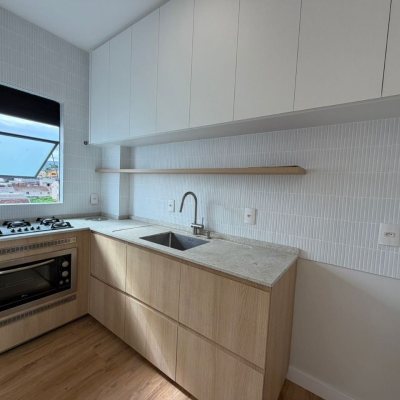 Cobertura com 148m², 3 quartos, 2 suítes, 2 garagens, no bairro Agronômica em Florianópolis