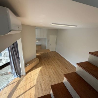 Cobertura com 148m², 3 quartos, 2 suítes, 2 garagens, no bairro Agronômica em Florianópolis